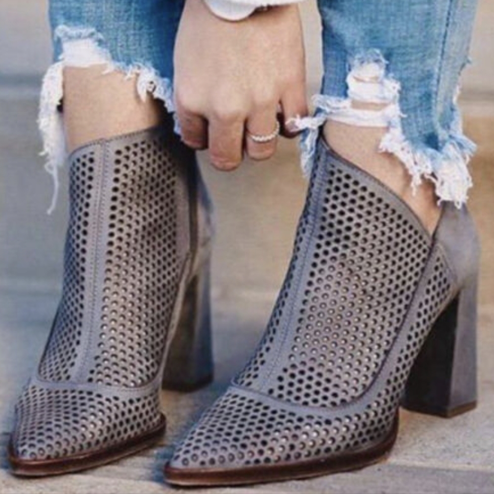 NEW Vince Camuto booties